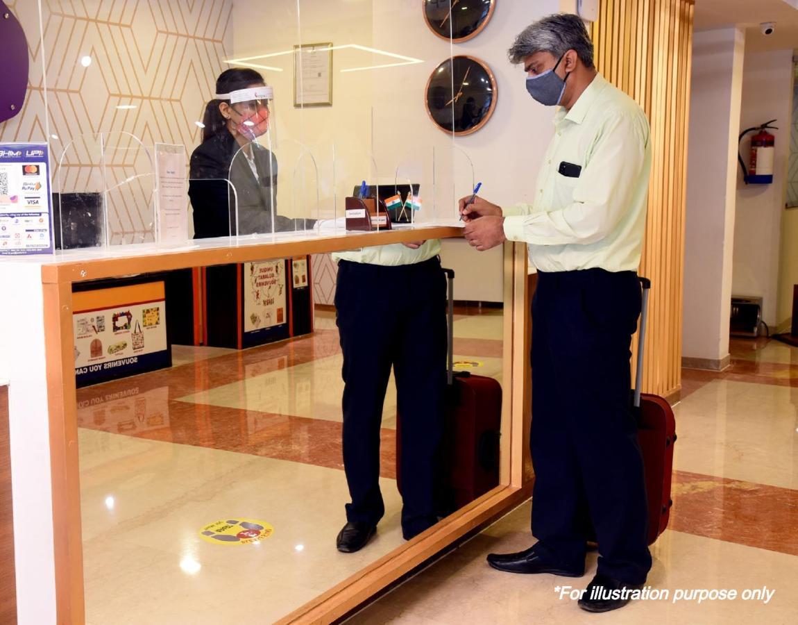 Oyo Hotel Nobel Executive ماهاباليشوار المظهر الخارجي الصورة